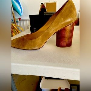 Nine West Tan Suede Size 10 Pump